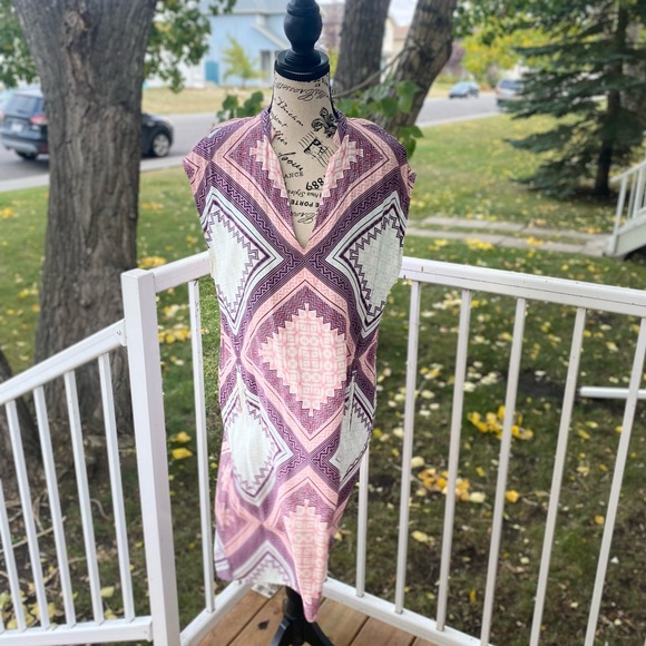 Charlie Jade Flowing Dress - Picture 2 of 11